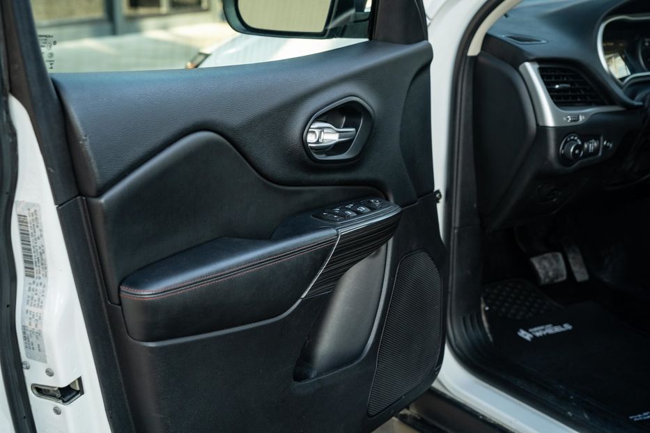 Продам Jeep Cherokee Trailhawk 2015 года в Черновцах