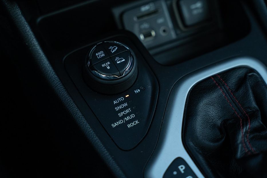 Продам Jeep Cherokee Trailhawk 2015 года в Черновцах