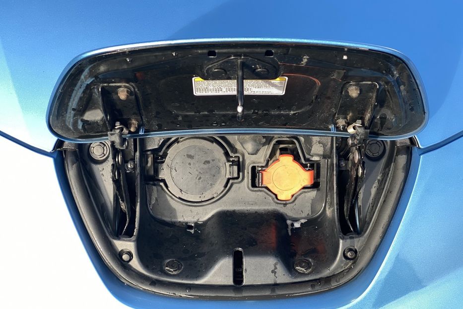 Продам Nissan Leaf 2014 года в Луцке