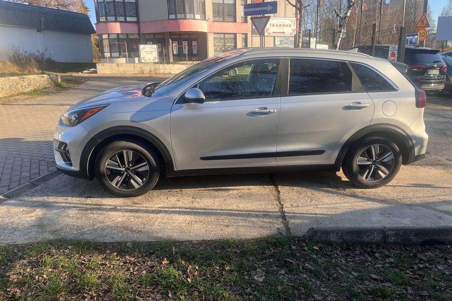 Продам Kia Niro 2020 года в Черновцах