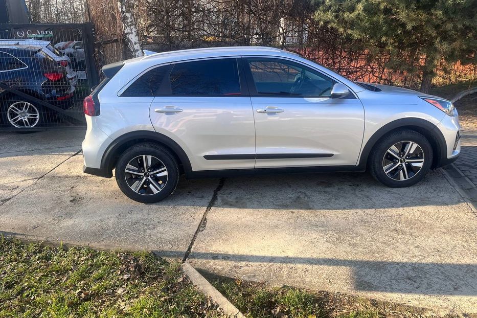 Продам Kia Niro 2020 года в Черновцах