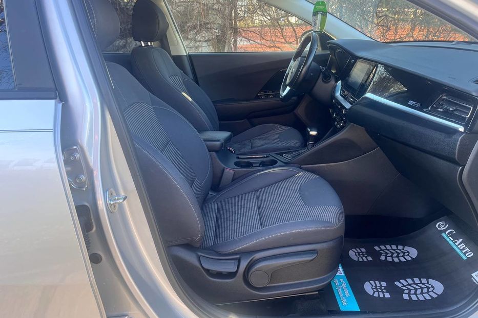 Продам Kia Niro 2020 года в Черновцах