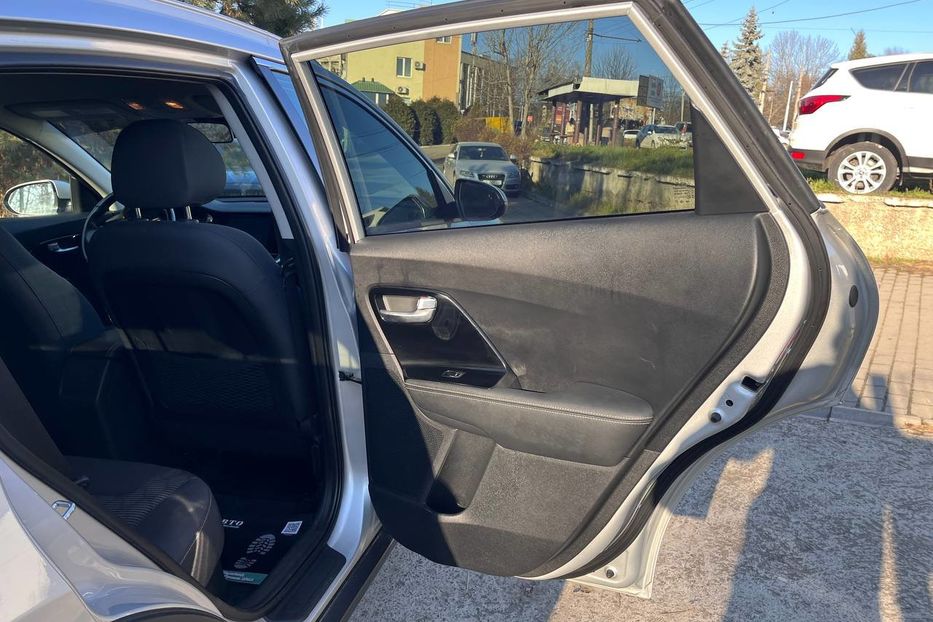 Продам Kia Niro 2020 года в Черновцах