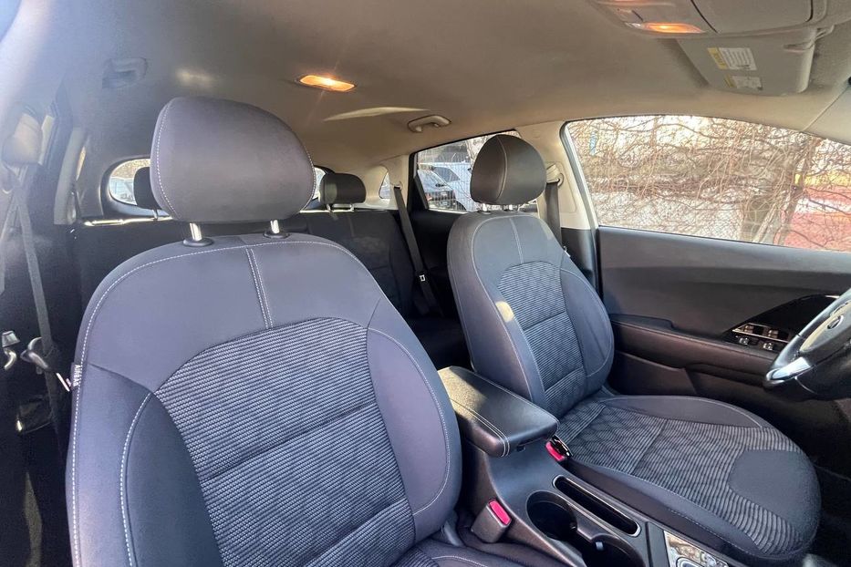 Продам Kia Niro 2020 года в Черновцах