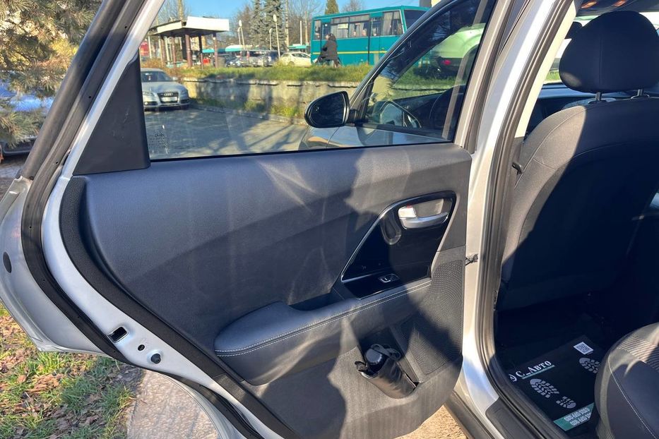 Продам Kia Niro 2020 года в Черновцах