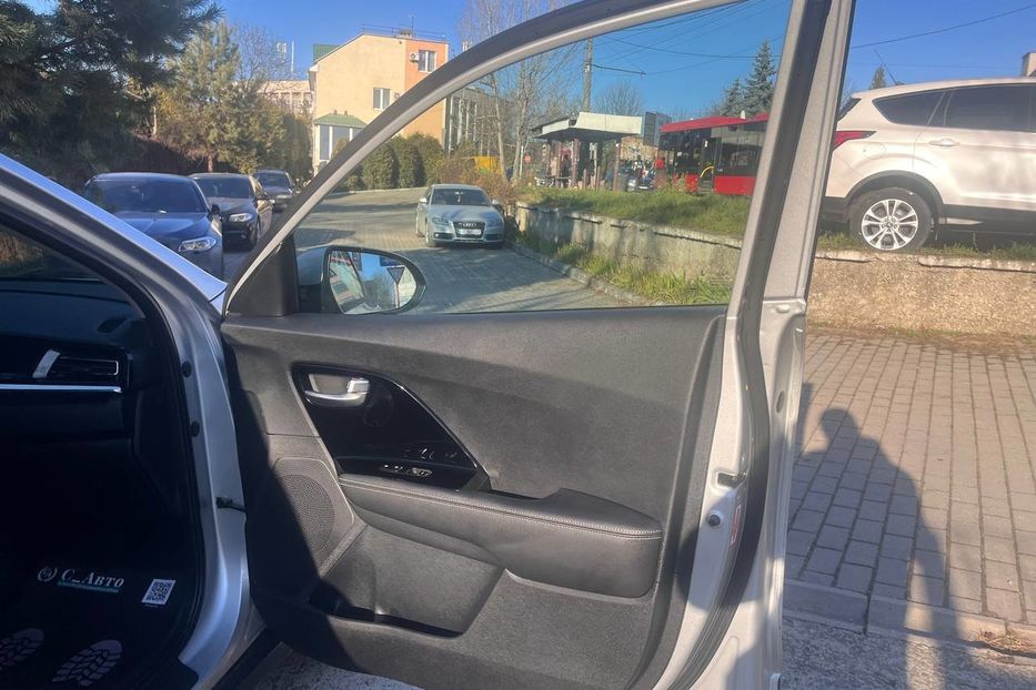 Продам Kia Niro 2020 года в Черновцах