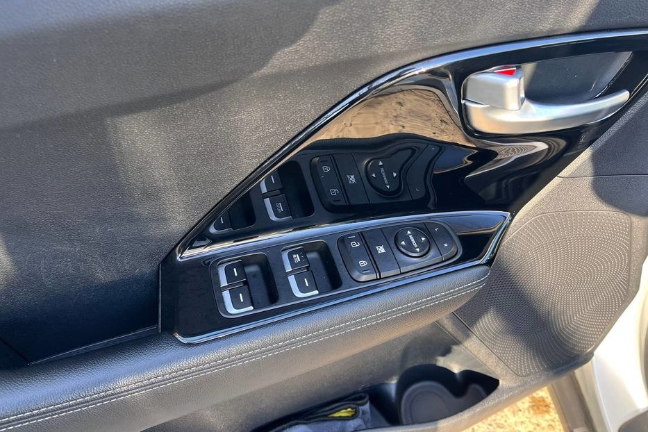 Продам Kia Niro 2020 года в Черновцах