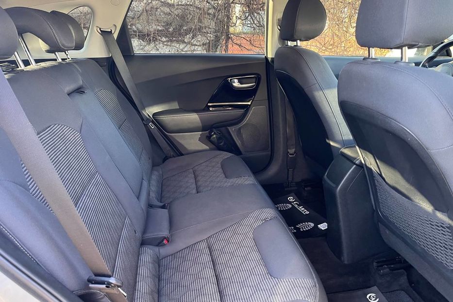 Продам Kia Niro 2020 года в Черновцах