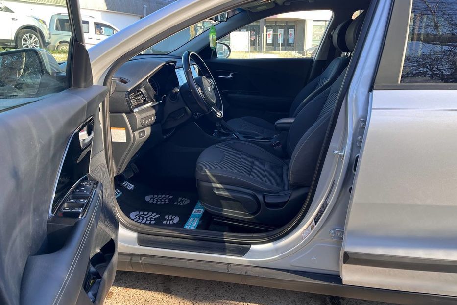 Продам Kia Niro 2020 года в Черновцах