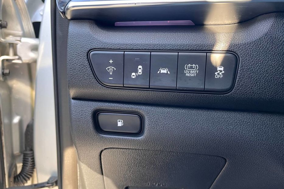 Продам Kia Niro 2020 года в Черновцах