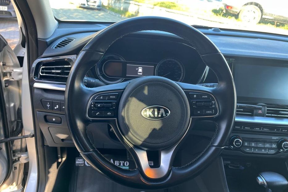 Продам Kia Niro 2020 года в Черновцах