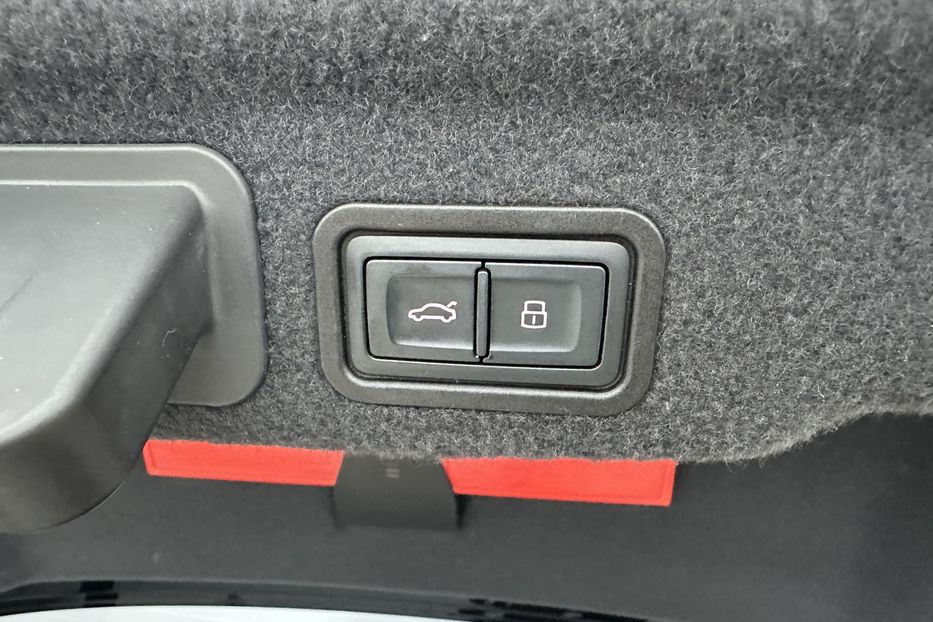 Продам Audi A8 Long TFSI Quattro 2017 года в Киеве