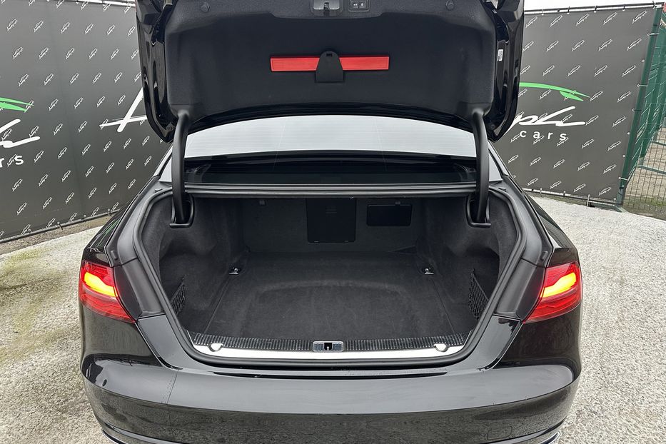 Продам Audi A8 Long TFSI Quattro 2017 года в Киеве