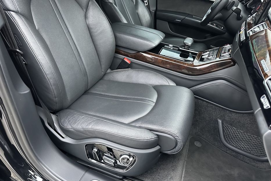 Продам Audi A8 Long TFSI Quattro 2017 года в Киеве