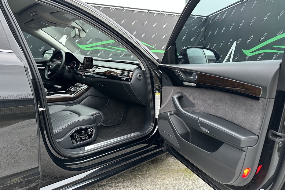 Продам Audi A8 Long TFSI Quattro 2017 года в Киеве