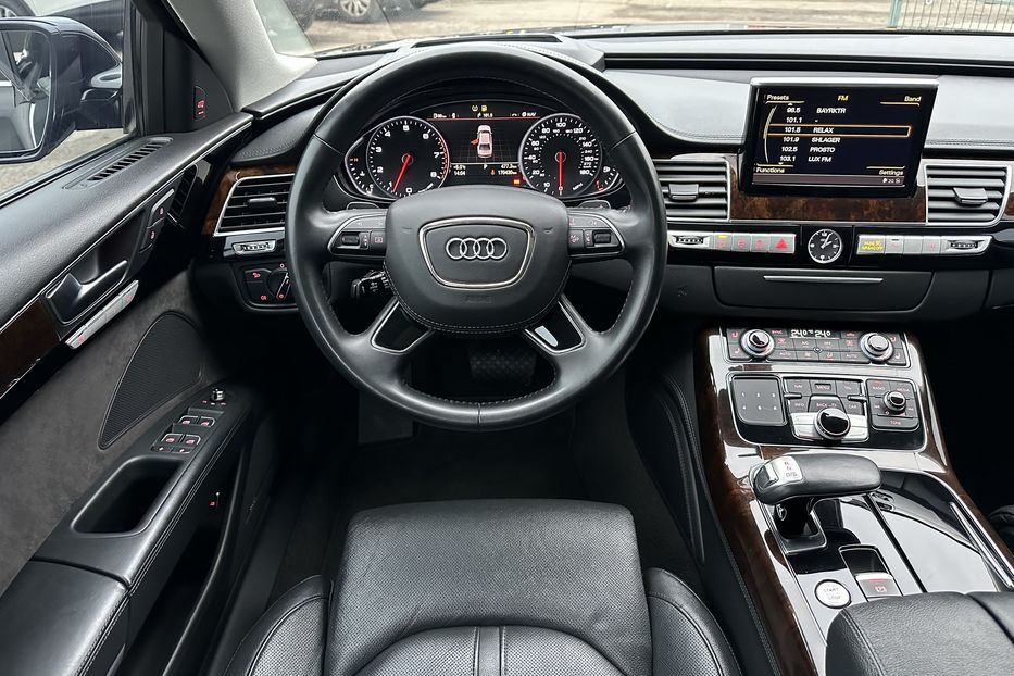 Продам Audi A8 Long TFSI Quattro 2017 года в Киеве