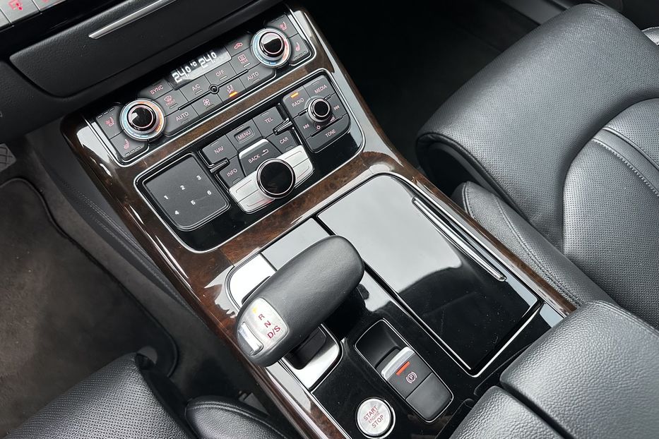 Продам Audi A8 Long TFSI Quattro 2017 года в Киеве