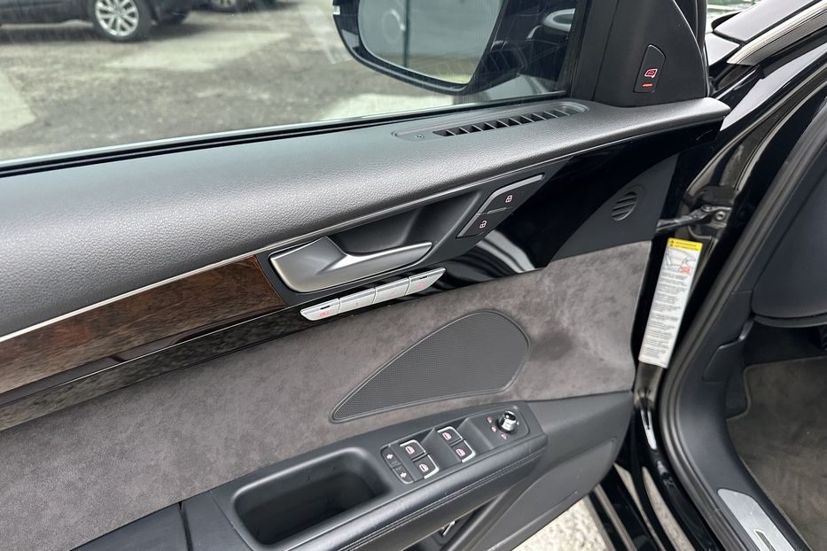 Продам Audi A8 Long TFSI Quattro 2017 года в Киеве