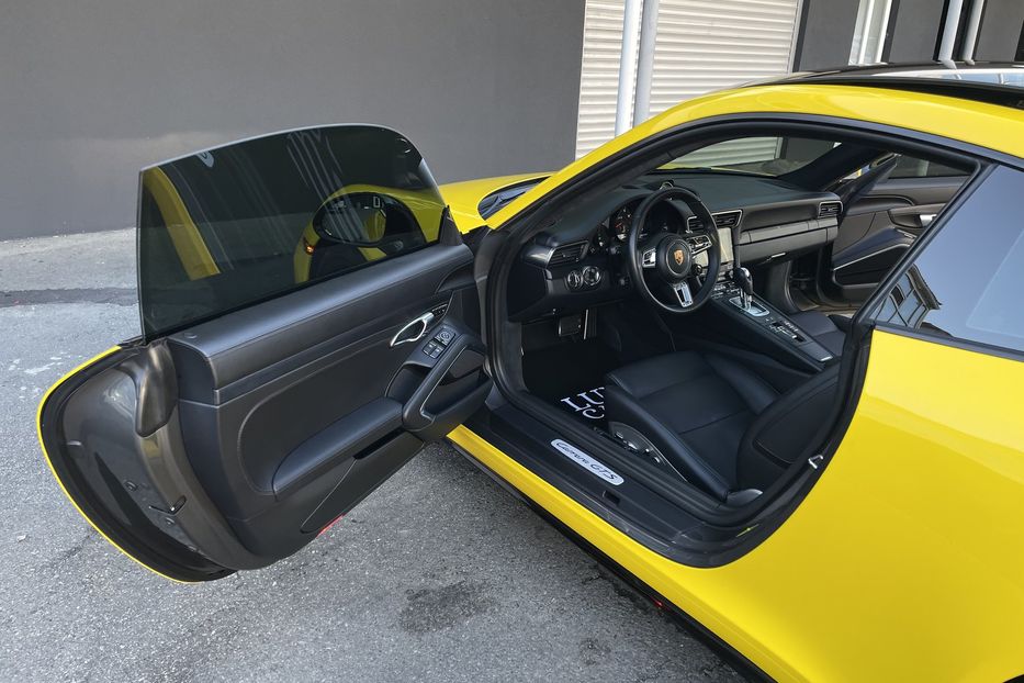 Продам Porsche 911 GTS 2017 года в Киеве
