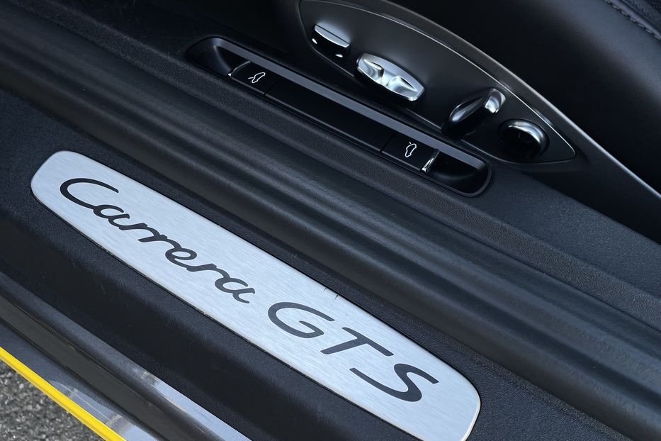 Продам Porsche 911 GTS 2017 года в Киеве