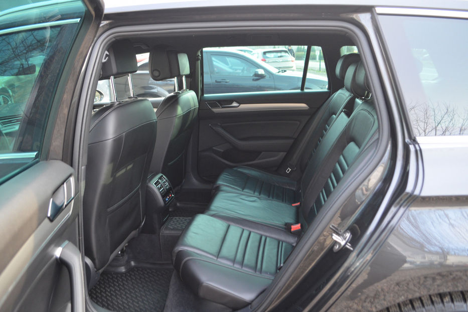 Продам Volkswagen Passat B8 2.0 TDI DSG (150 к.с.) 2017 года в Киеве