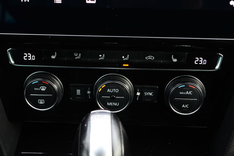 Продам Volkswagen Passat B8 2.0 TDI DSG (150 к.с.) 2017 года в Киеве