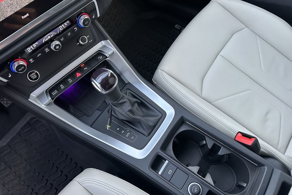 Продам Audi Q3 S-line Quattro 45TFSI 2024 года в Киеве