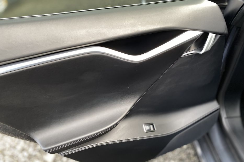 Продам Tesla Model S 4x4 2017 года в Луцке