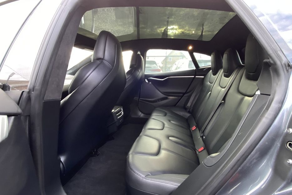 Продам Tesla Model S 4x4 2017 года в Луцке