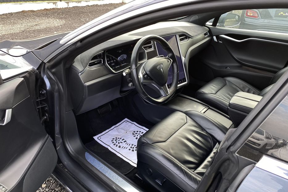 Продам Tesla Model S 4x4 2017 года в Луцке