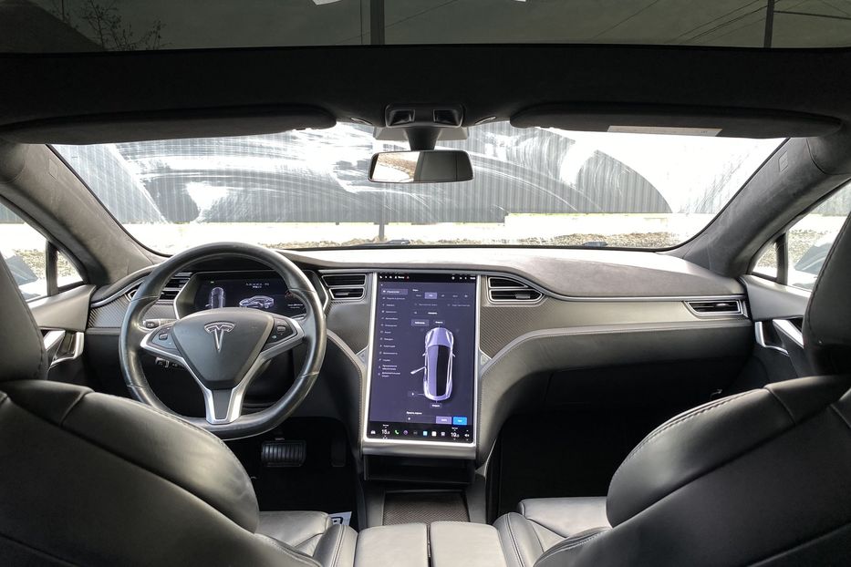 Продам Tesla Model S 4x4 2017 года в Луцке