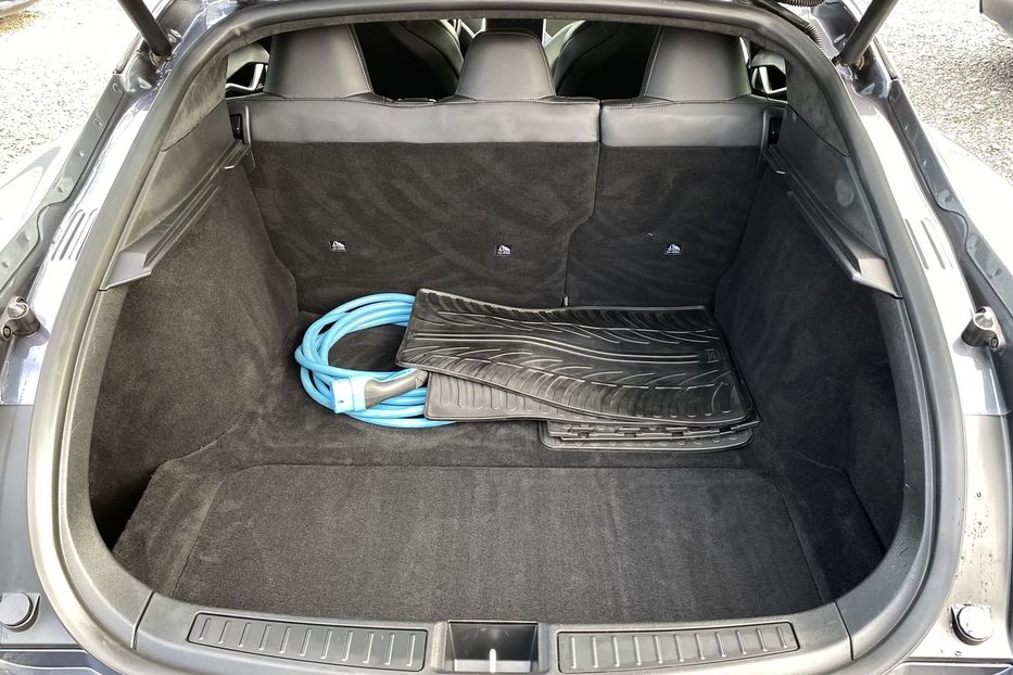 Продам Tesla Model S 4x4 2017 года в Луцке