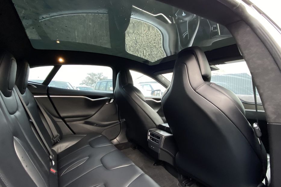 Продам Tesla Model S 4x4 2017 года в Луцке