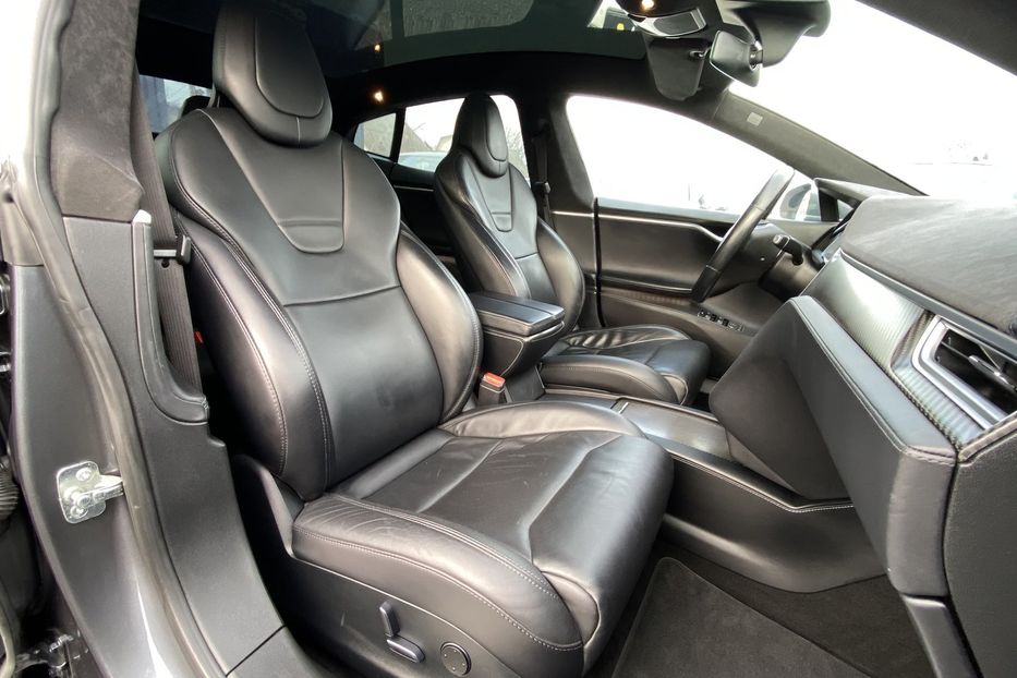 Продам Tesla Model S 4x4 2017 года в Луцке
