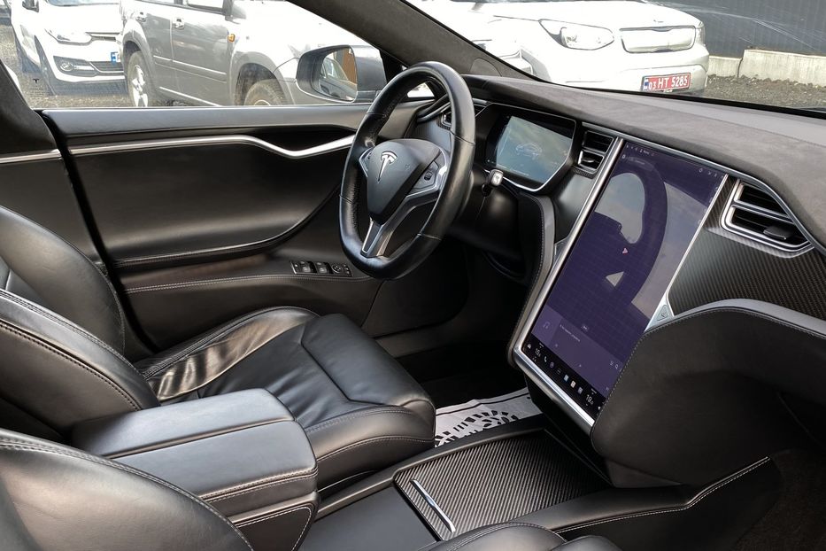 Продам Tesla Model S 4x4 2017 года в Луцке