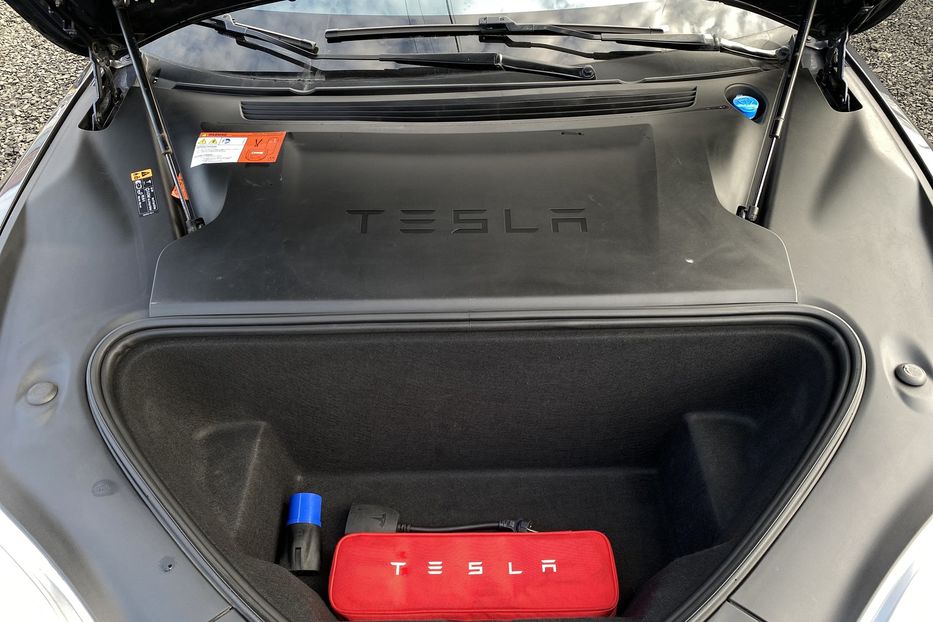 Продам Tesla Model S 4x4 2017 года в Луцке