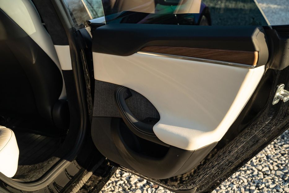 Продам Tesla Model S Long Range Dual Motor 2021 года в Черновцах