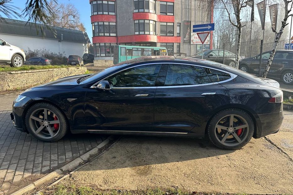Продам Tesla Model S 2015 года в Черновцах