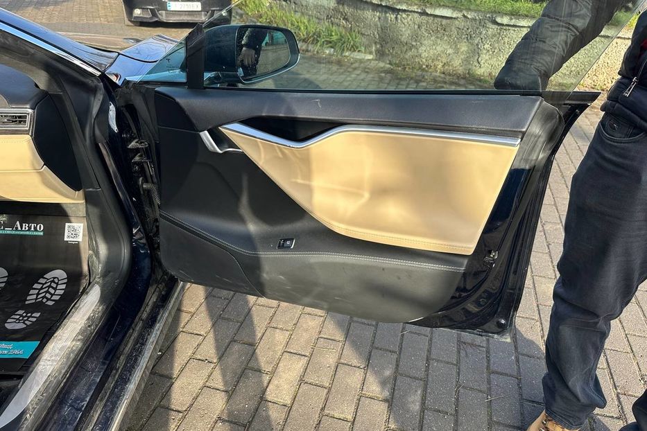 Продам Tesla Model S 2015 года в Черновцах