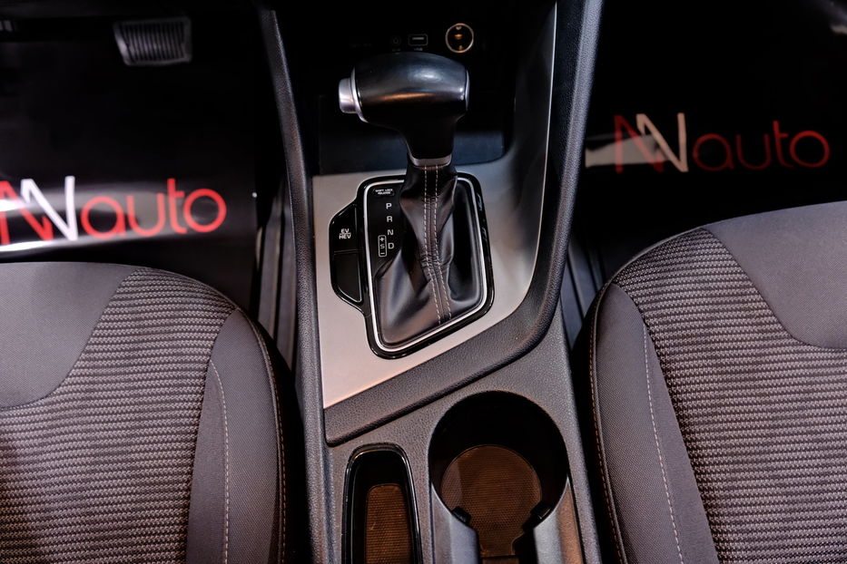 Продам Kia Niro Plug-in Hybrid 2018 года в Одессе