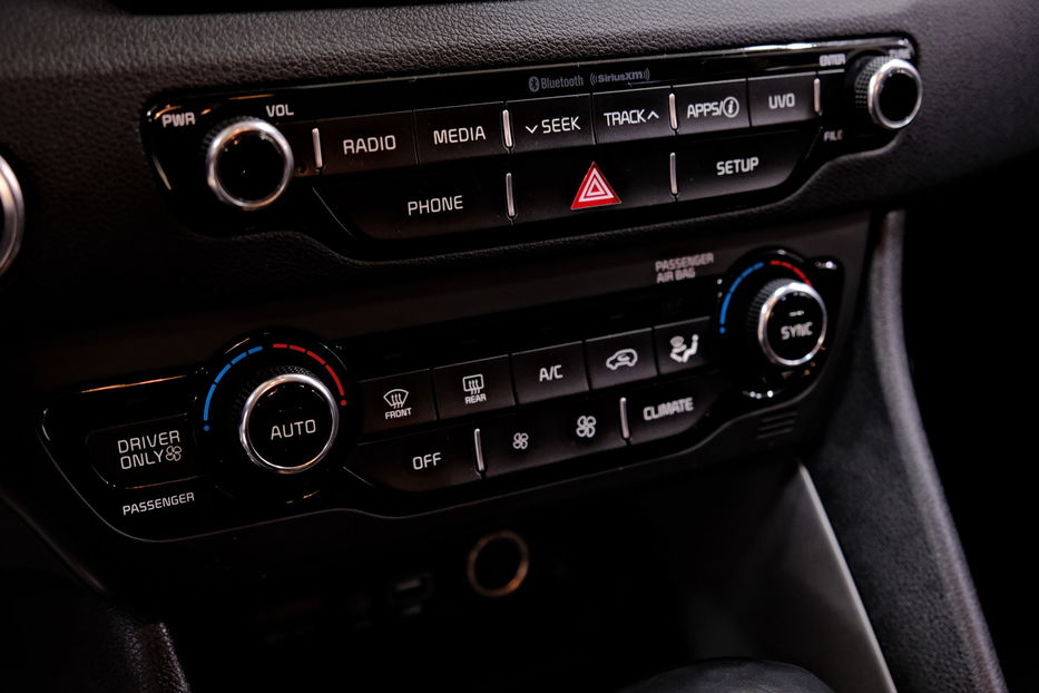 Продам Kia Niro Plug-in Hybrid 2018 года в Одессе