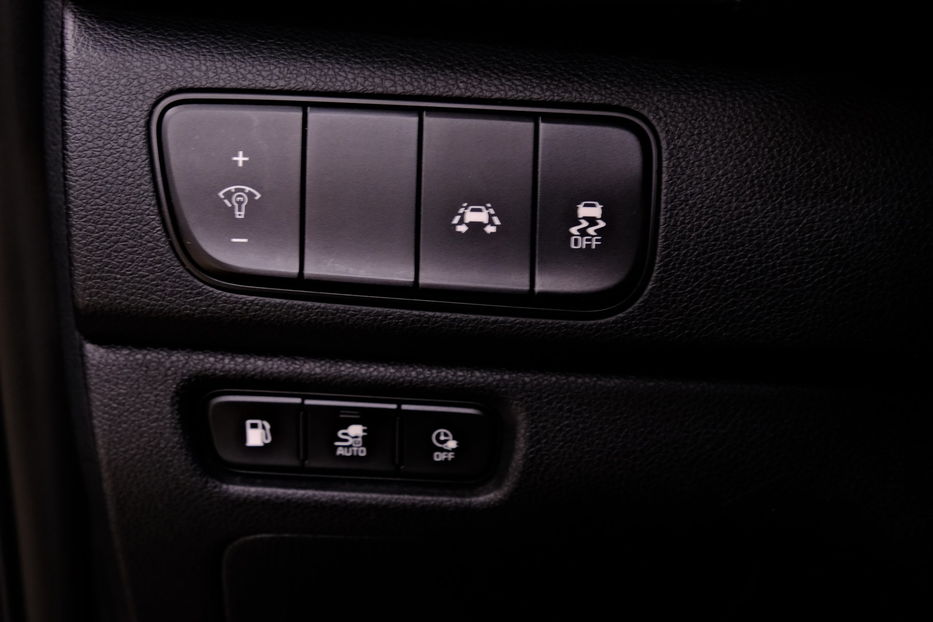 Продам Kia Niro Plug-in Hybrid 2018 года в Одессе