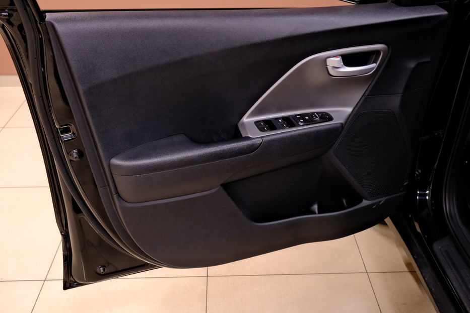 Продам Kia Niro Plug-in Hybrid 2018 года в Одессе