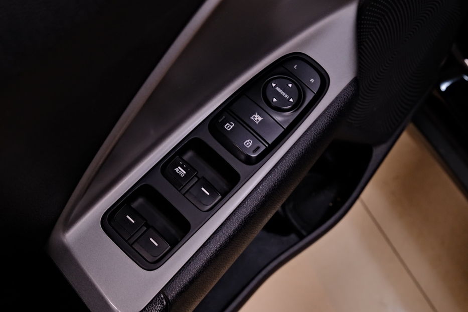 Продам Kia Niro Plug-in Hybrid 2018 года в Одессе