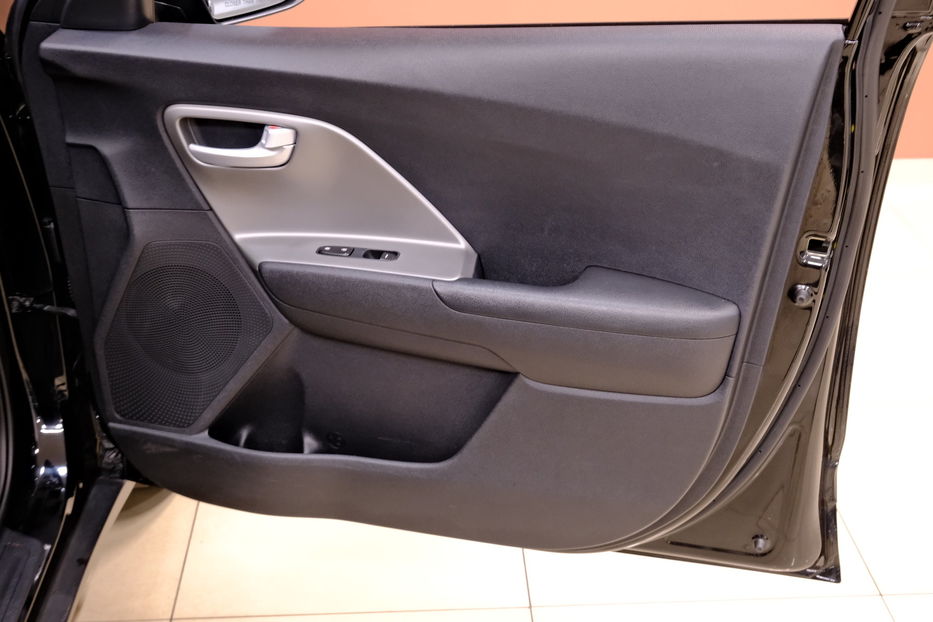 Продам Kia Niro Plug-in Hybrid 2018 года в Одессе