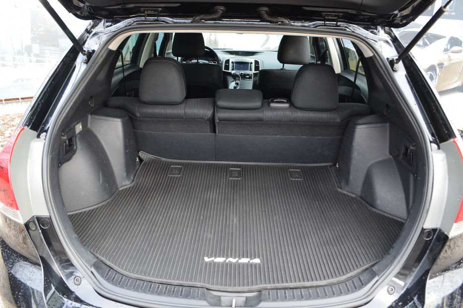 Продам Toyota Venza 2.7 ECT-i (182 к.с.) AWD • LE  2013 года в Киеве