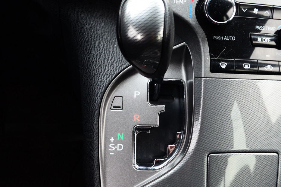 Продам Toyota Venza 2.7 ECT-i (182 к.с.) AWD • LE  2013 года в Киеве