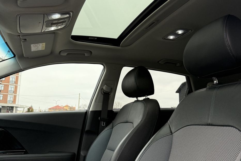Продам Kia Niro EV 64 kWt  2022 года в Львове