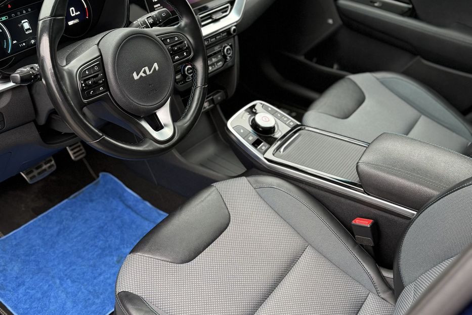 Продам Kia Niro EV 64 kWt  2022 года в Львове