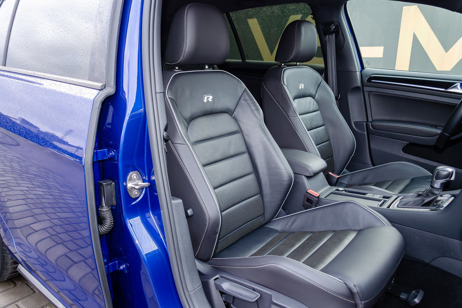 Продам Volkswagen Golf R 2.0T 4Motion 2019 года в Киеве